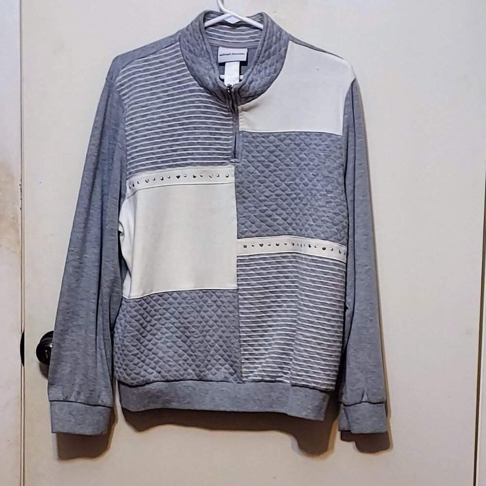 Alfred Dunner Woman's Gray & White Sweat Shirt SZ L Silver Heart Shape Studs